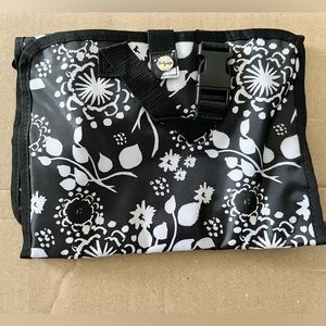 Brand new Thirty One, timeless beauty bag